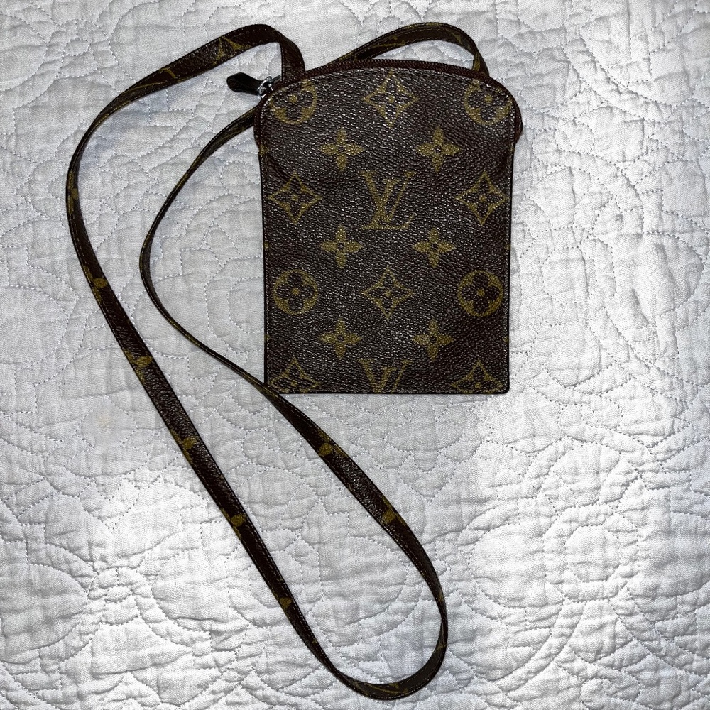 Louis Vuitton Pochette Secret Passport Holder